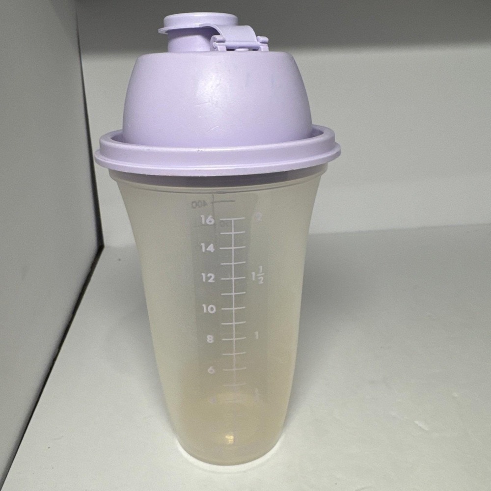 Tupperware Quick Shake Vtg Mixer Shaker Egg Blender Gravy Maker 16oz 2C Lavender